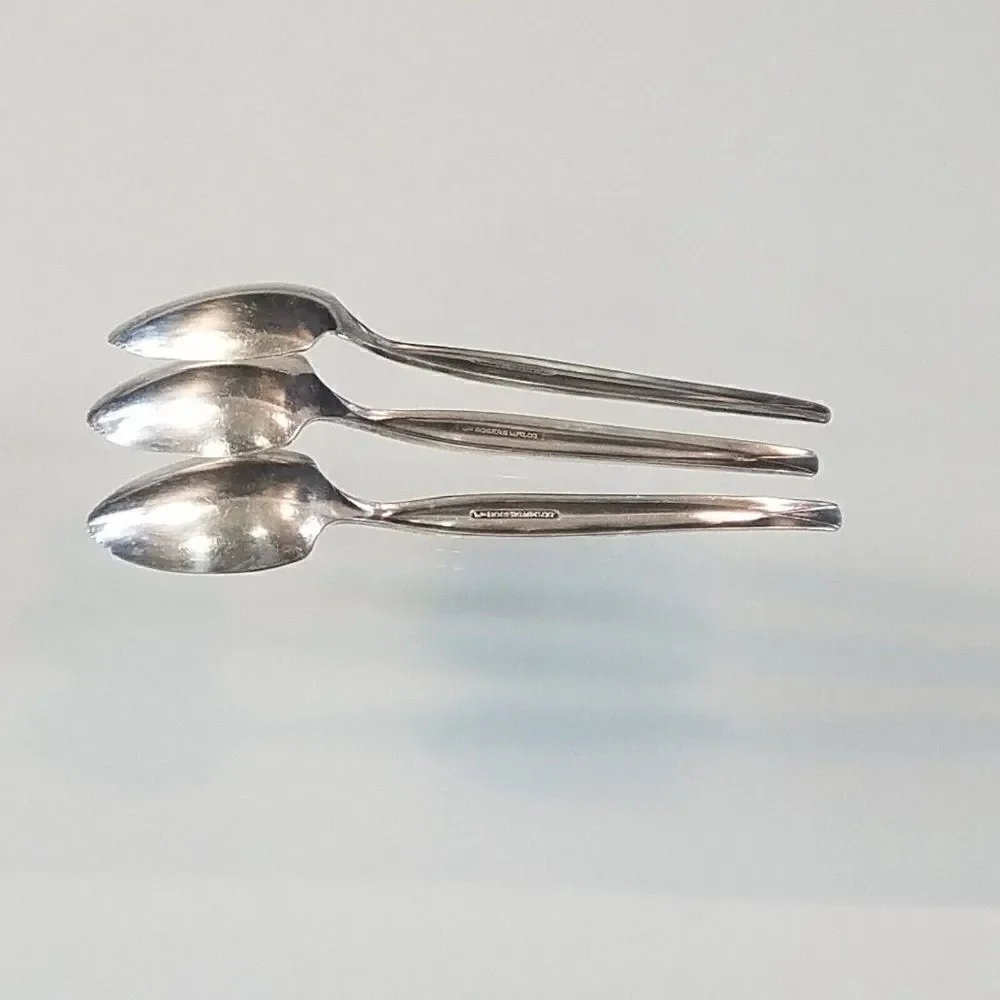 3 Vintage WM Rogers MFG CO Serrated Grapefruit Spoons Silverplate 6 In long